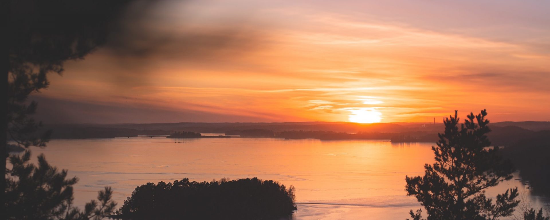 Pispalasta katsottuna auringonlasku Näsijärven yllä