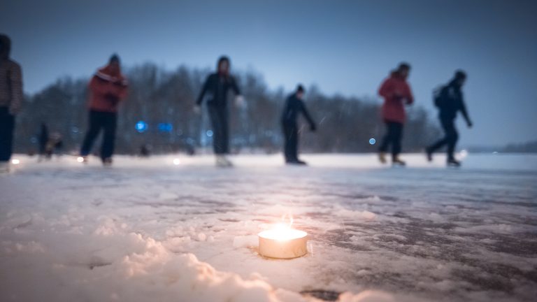 Visit Tampere Tohlopin Luistelurata Ice Skating Candles Fire Show Laura Vanzo 2