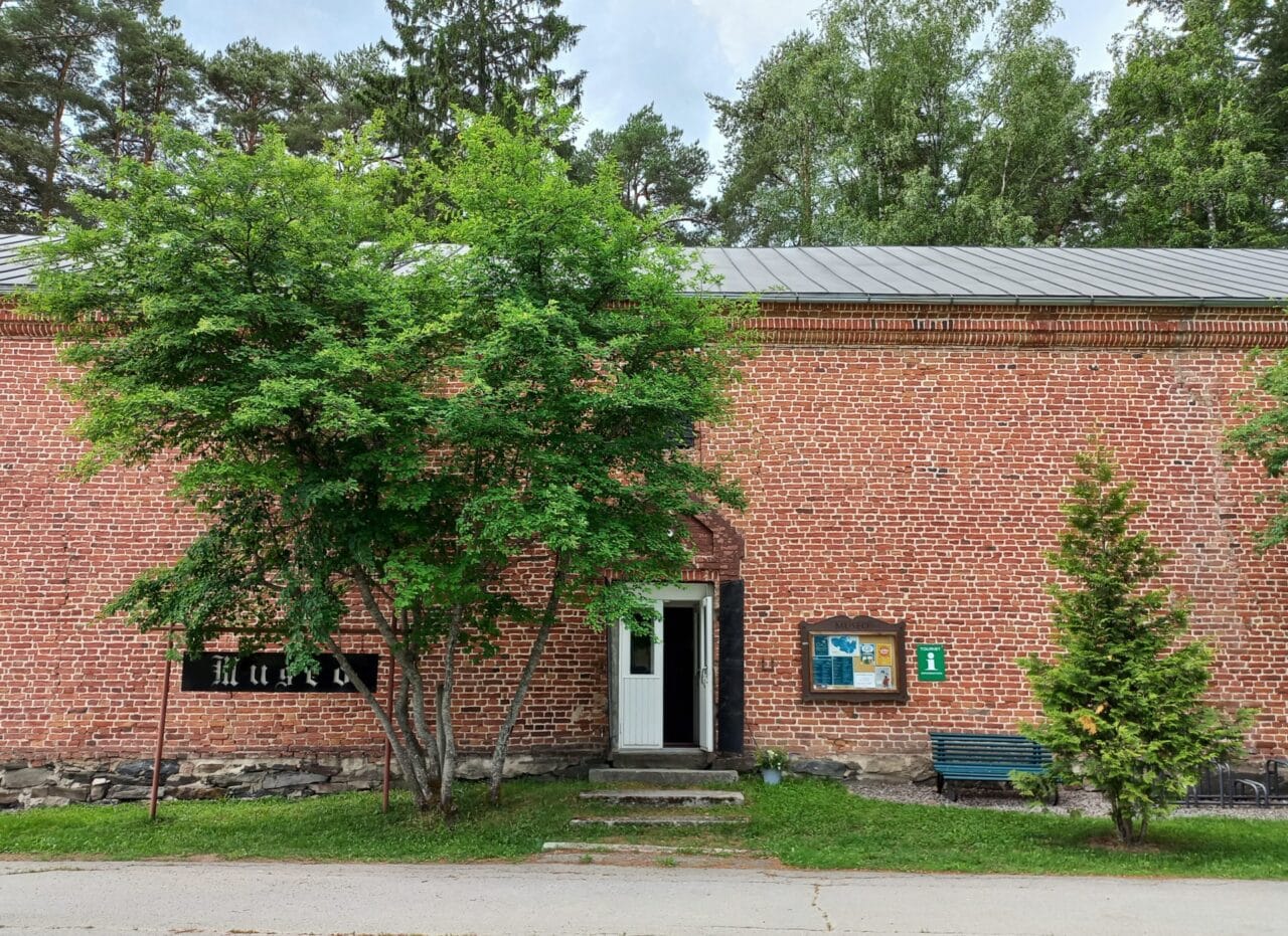 Hämeenkyrön kotisetumuseo kuvattuna kesällä 2024