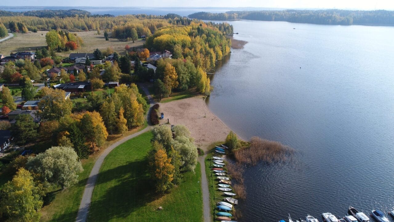 Serlapuiston ranta Ylöjärvellä. Siivikkalan ranta. Serlapuisto Beach in Ylöjärvi.