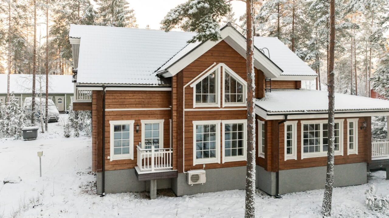 Huvila Aateli ulkoa
