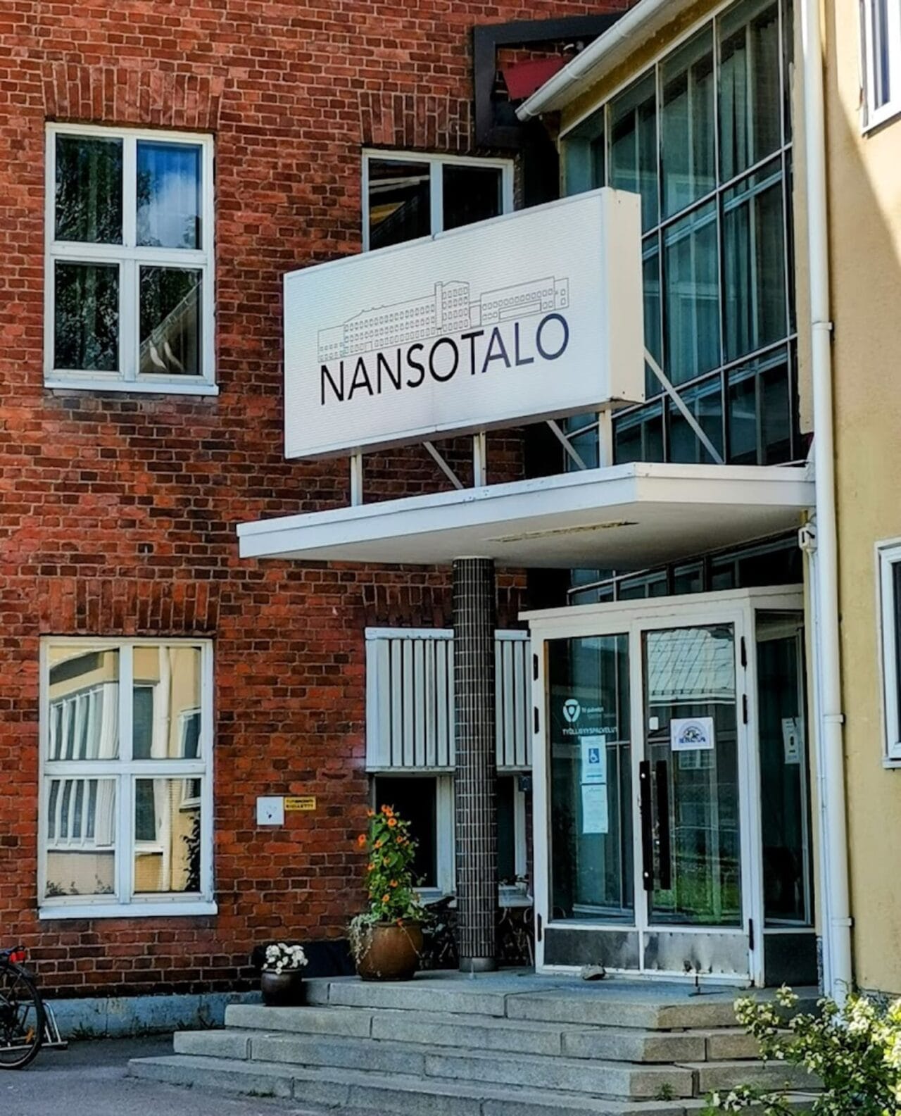 Sisäänkäynti