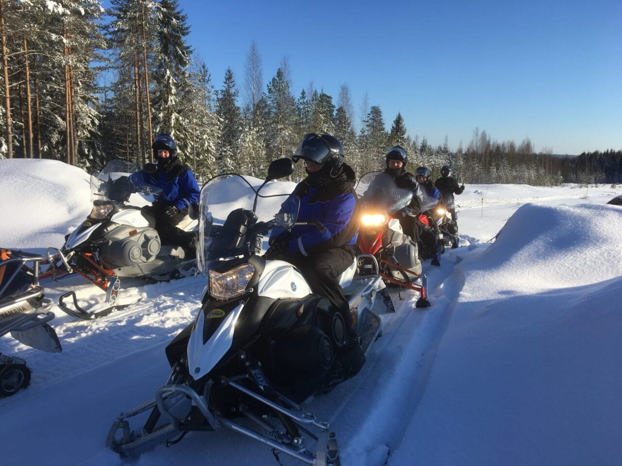 Moottorikelkkasafari Sydän-Hämeen Safareilla