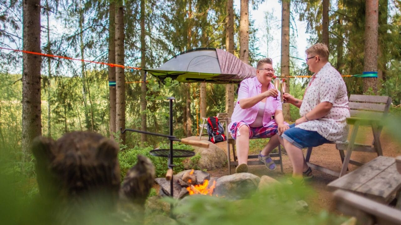 Kommeen Kurjen Tentsile-leirin nuotiopaikka