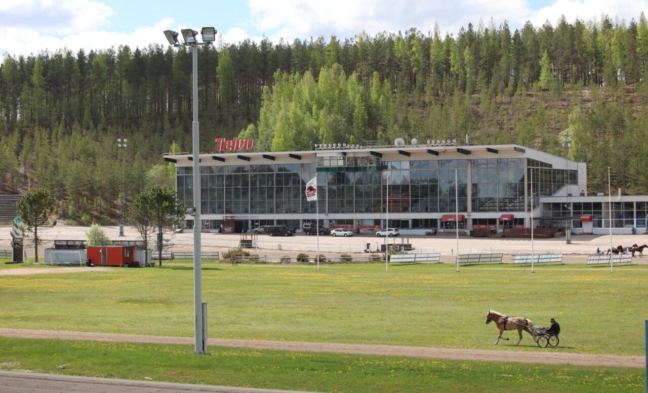 Kuva Teivon Ravikeskuksesta kesäisissä maisemissa