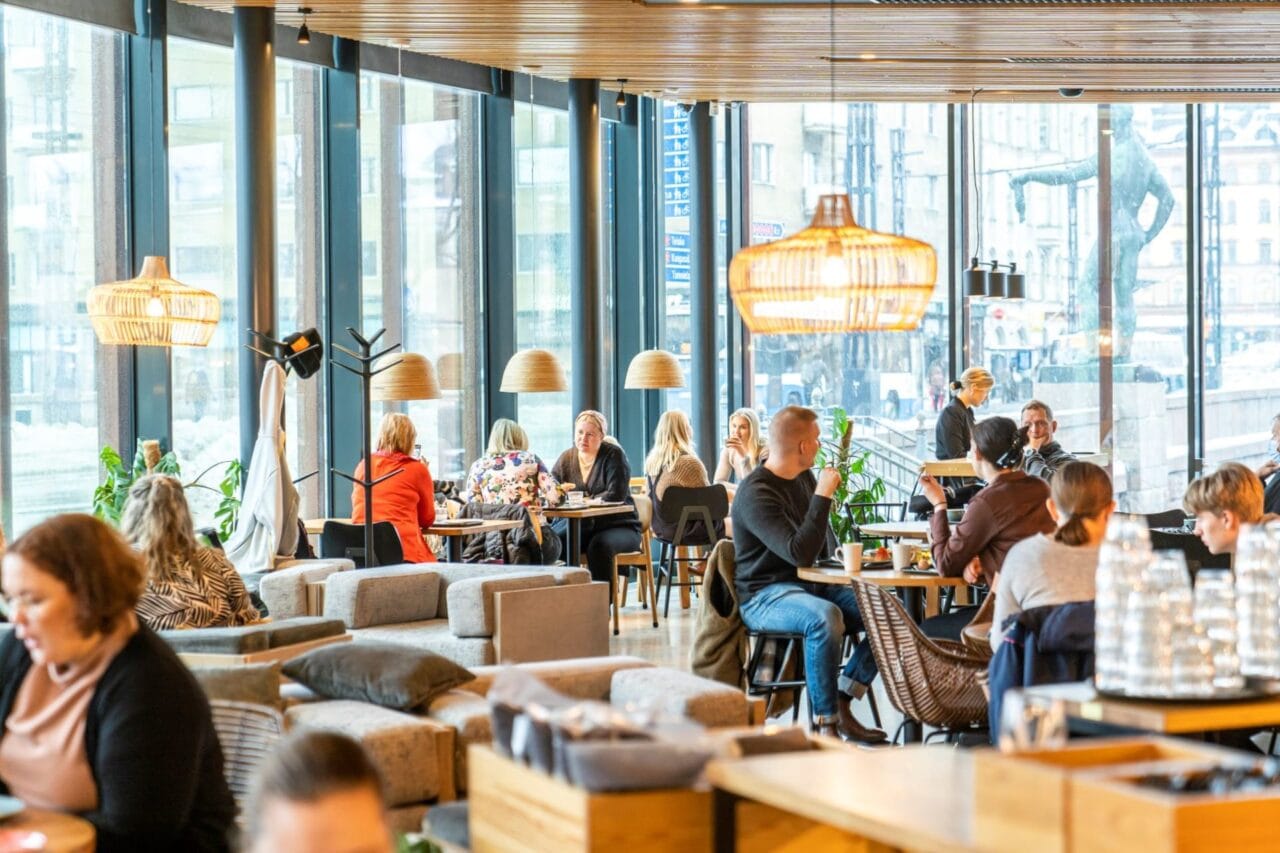 Kahvila Puisto on Koskipuiston sydän Hämeensillalla.