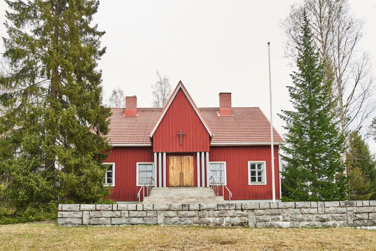 Pinsiön kirkko ja muuri