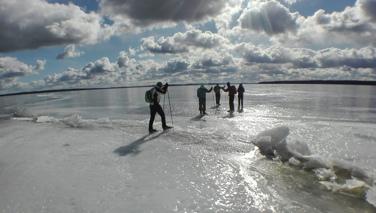Vief of scenic tour skating.
