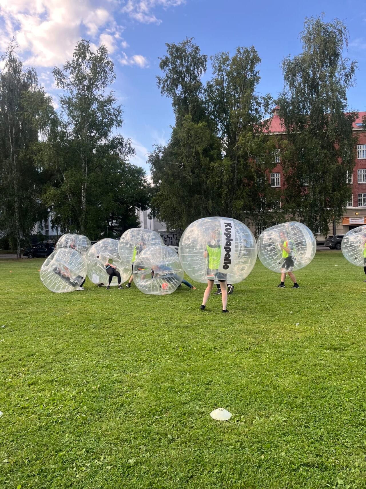 Kuplafutis on hauskin ryhmäaktiviteetti Tampereella.