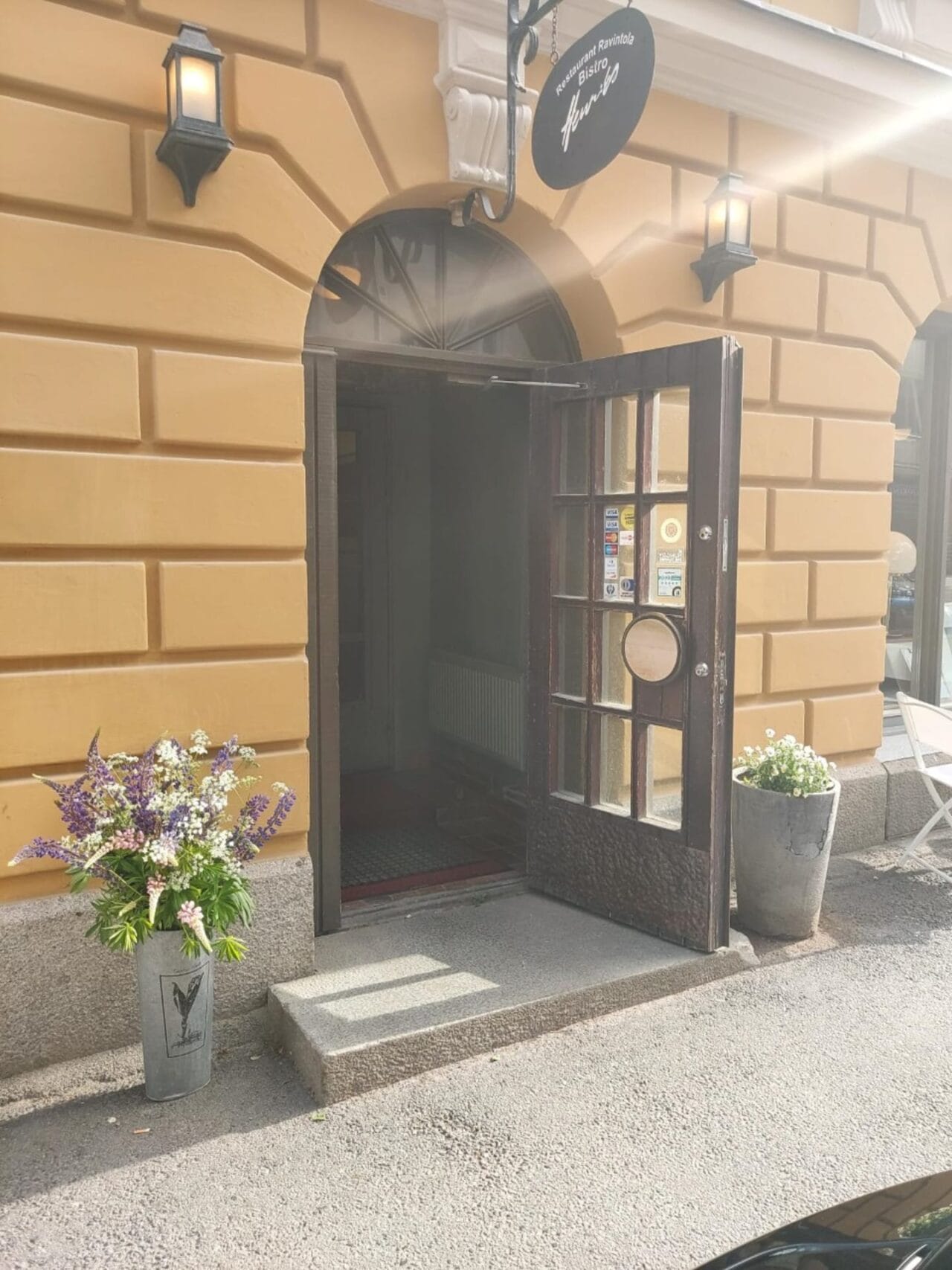 Entrance of Restaurant Henriks