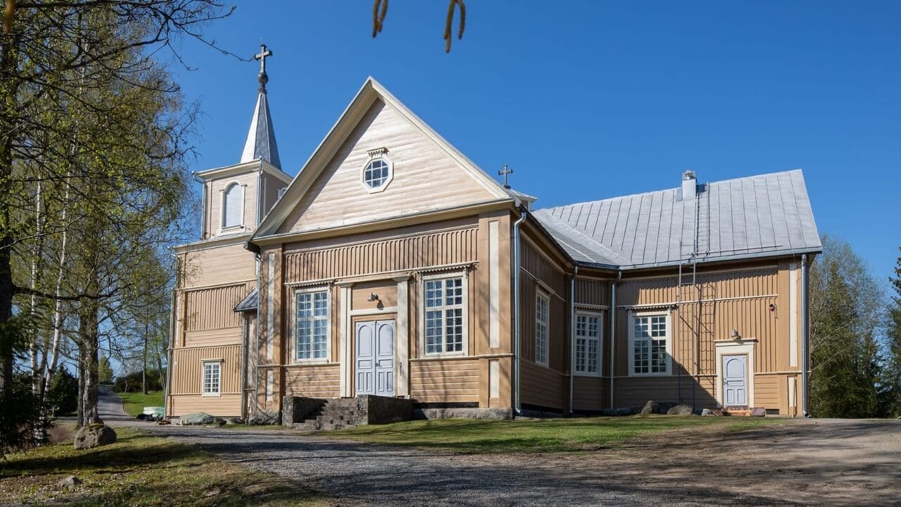 Suoniemen kirkko ulkoa