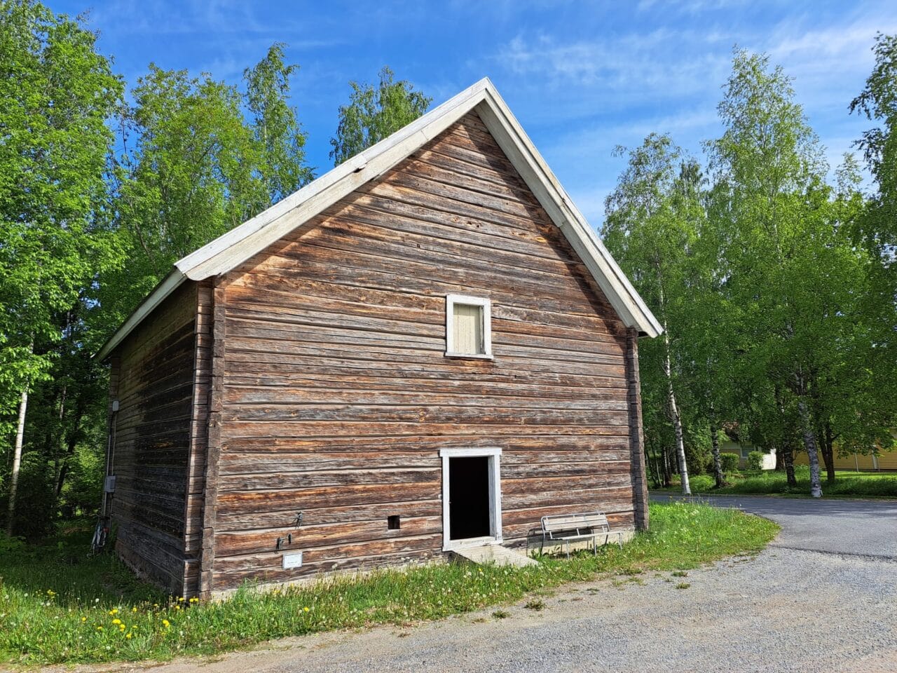 Sahalahden museomakasiinin vanha jyvästörakennus