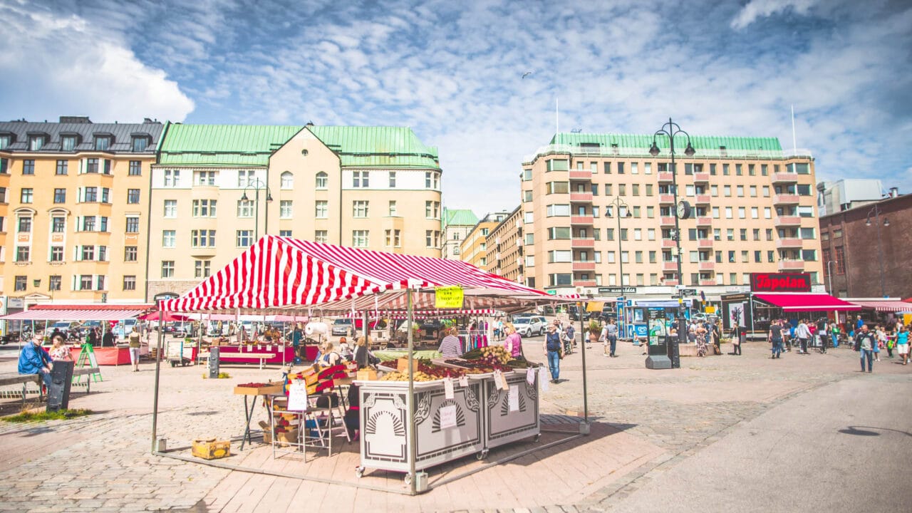 Bustling Laukontori in the summer.