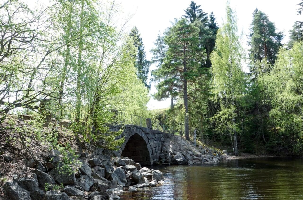 Inkulan vanha holvisilta Viljakkalassa. Old Inkula bridge in Viljakkala.