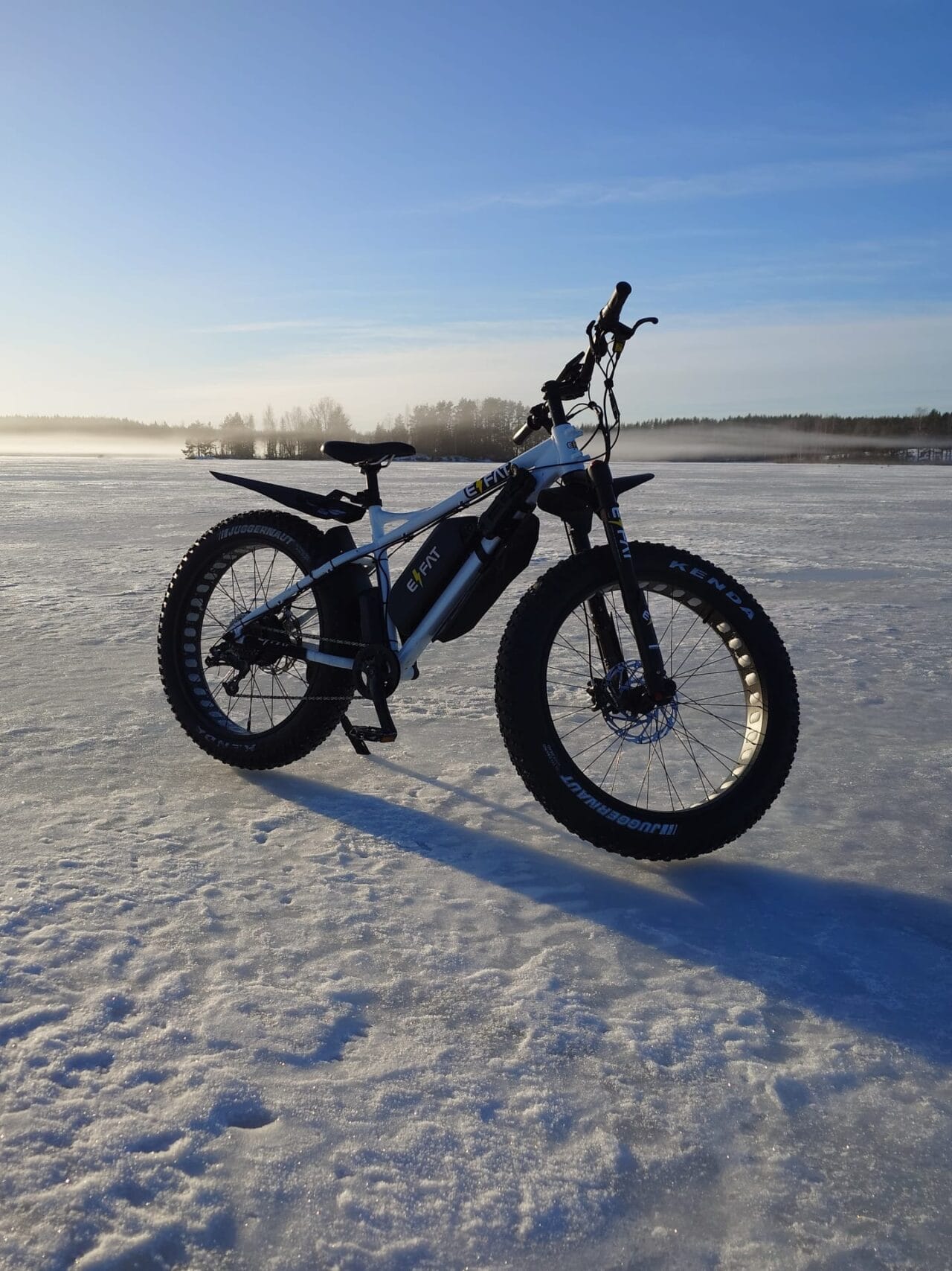 E/ Fat Bike järven jäällä