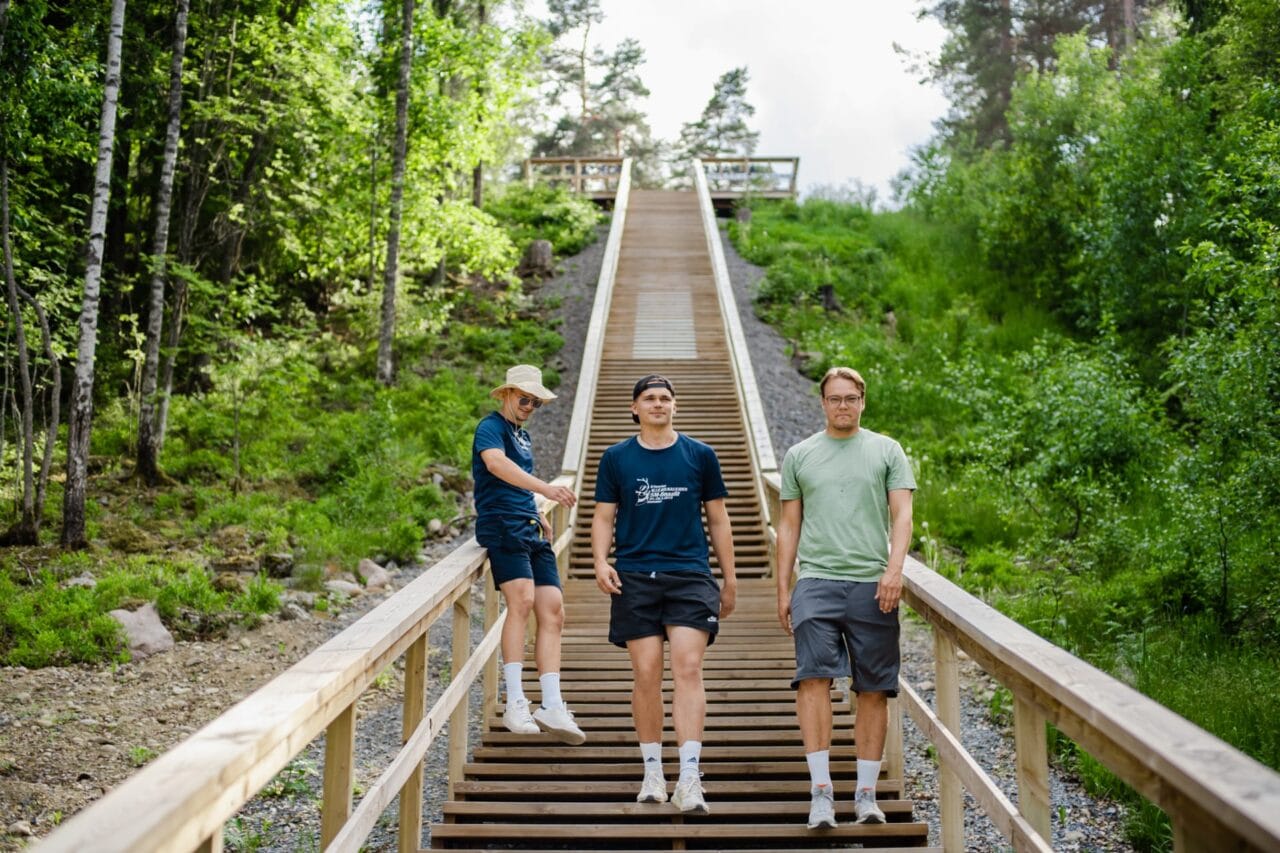Kuntoilijoita Pälkäne-portaissa