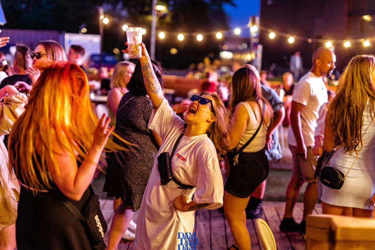 Eat, drink & dance