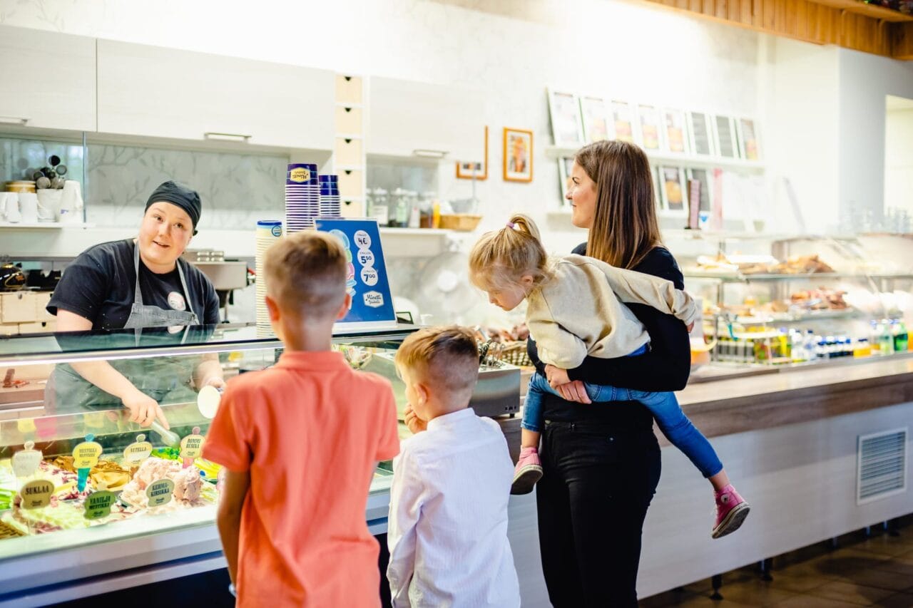 Family in the Vehoniemi Automobile Museum Cafe