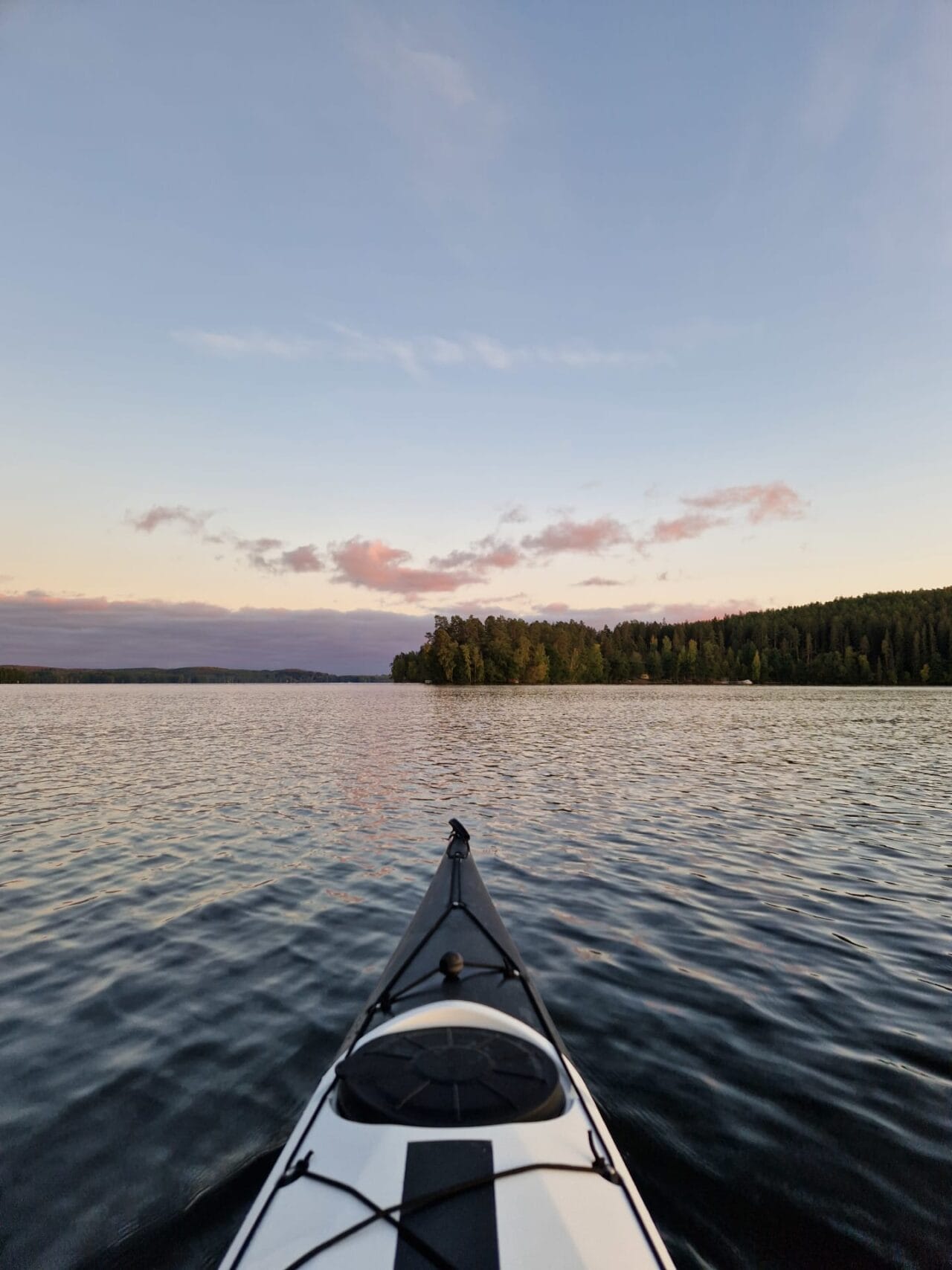 Näkymä kajakista järvellä