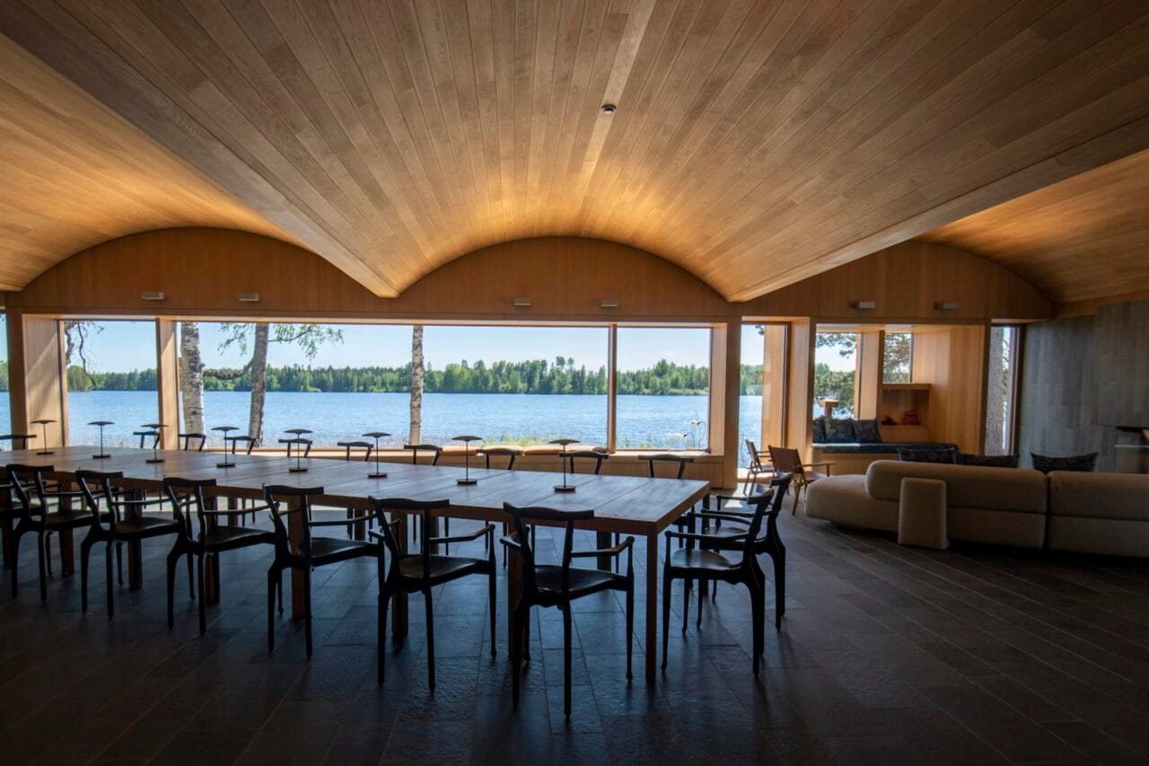 Serlachius Art Sauna's meeting room and conference table with a beautiful view to the lake.