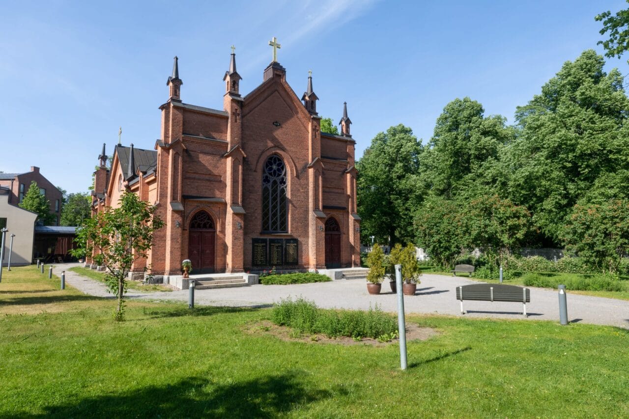 Neo-gothic themes on the facade of Finlayson Church.
