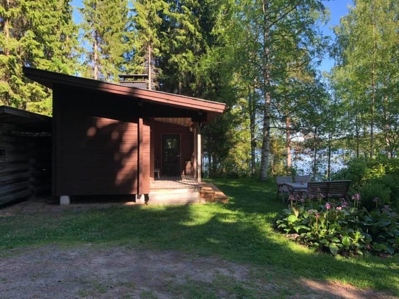 Lake Shore Sauna Cottage