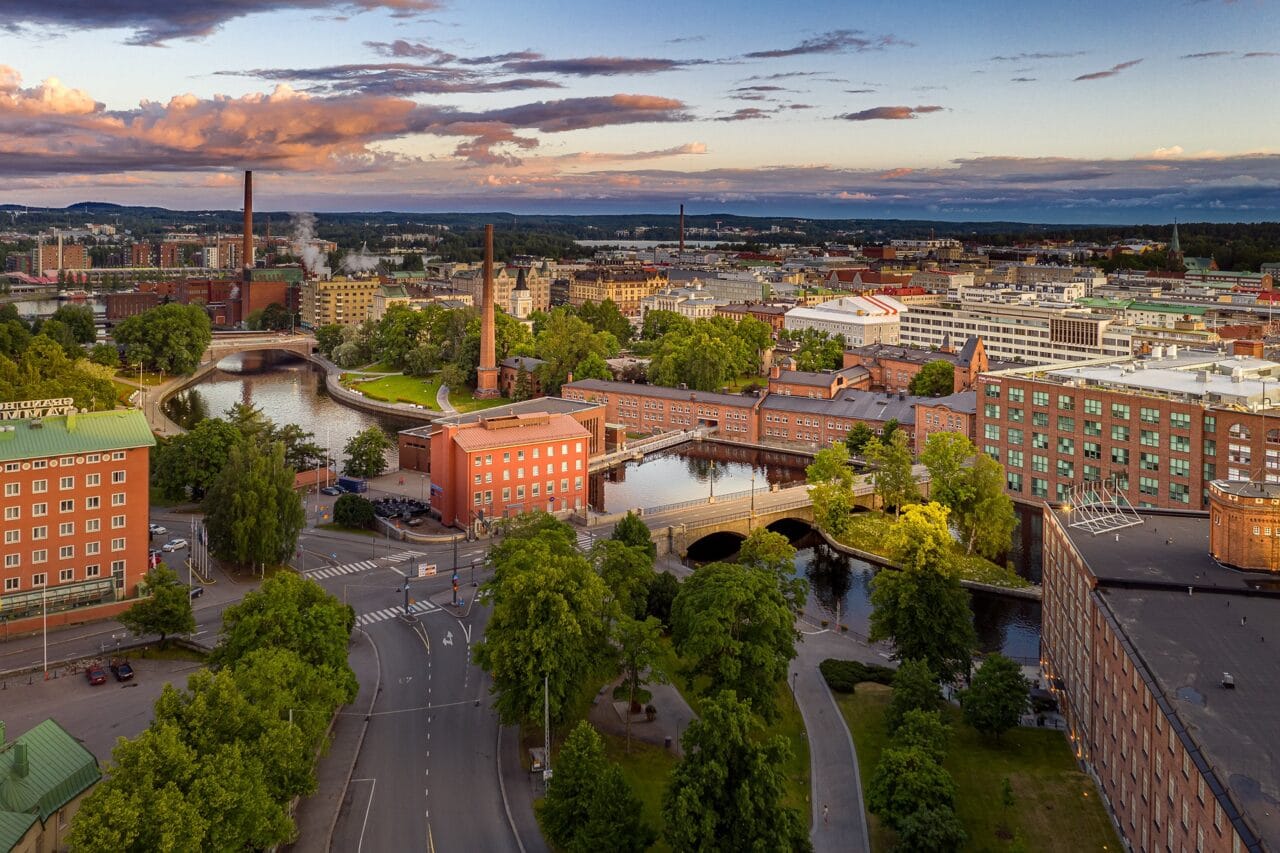 Dronella otettu kuva Tampereen kaupunkimaisemasta.