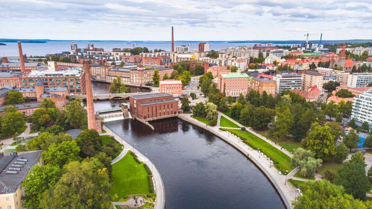 Dronella otettu kuva Tampereen kaupunkimaisemasta.
