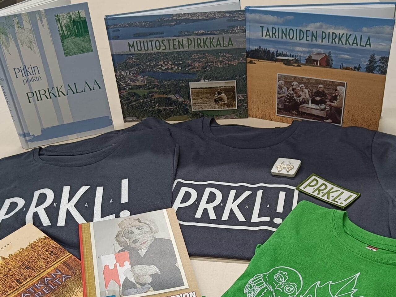 Myytäviä Pirkkala-aiheisia tuotteita
