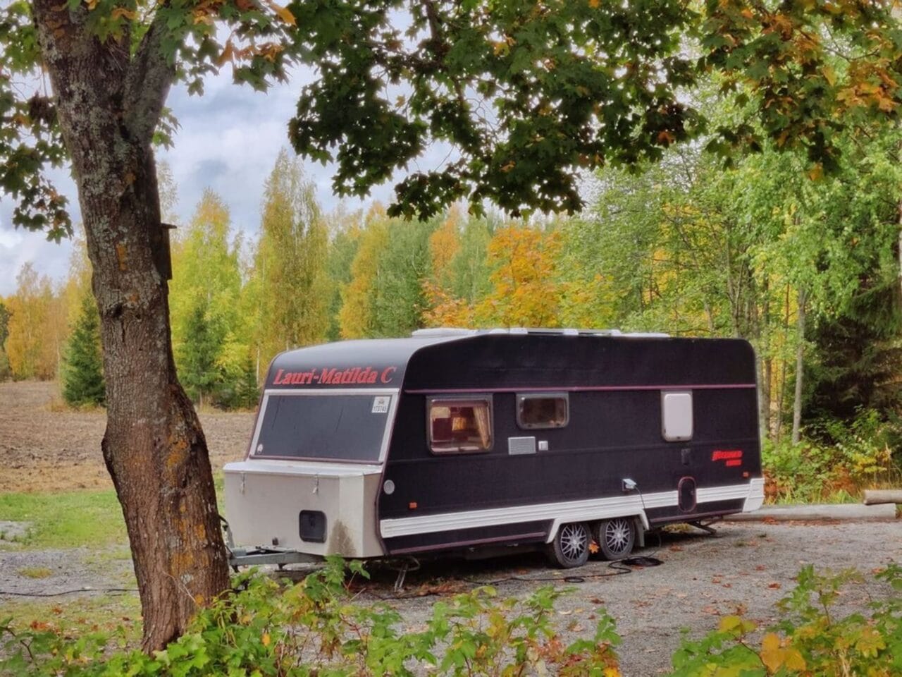 Staying at the Kommee Kurki Caravan Parking spot