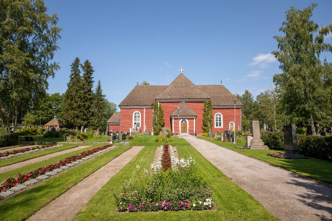Teisko Church's facade is made of red wood paneling.