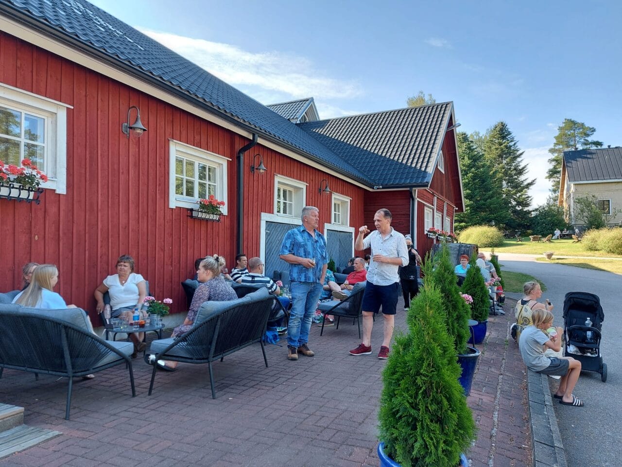 Rönnvikin kesäterassi