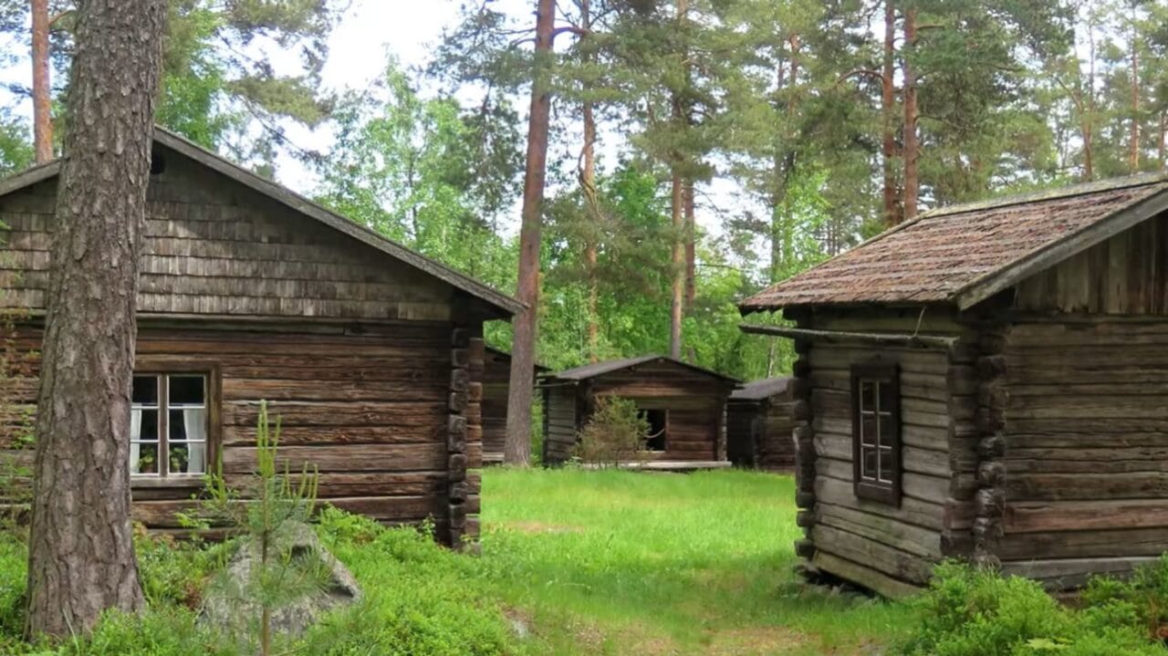 Mikkelinmäen torpparimuseon rakennuksia