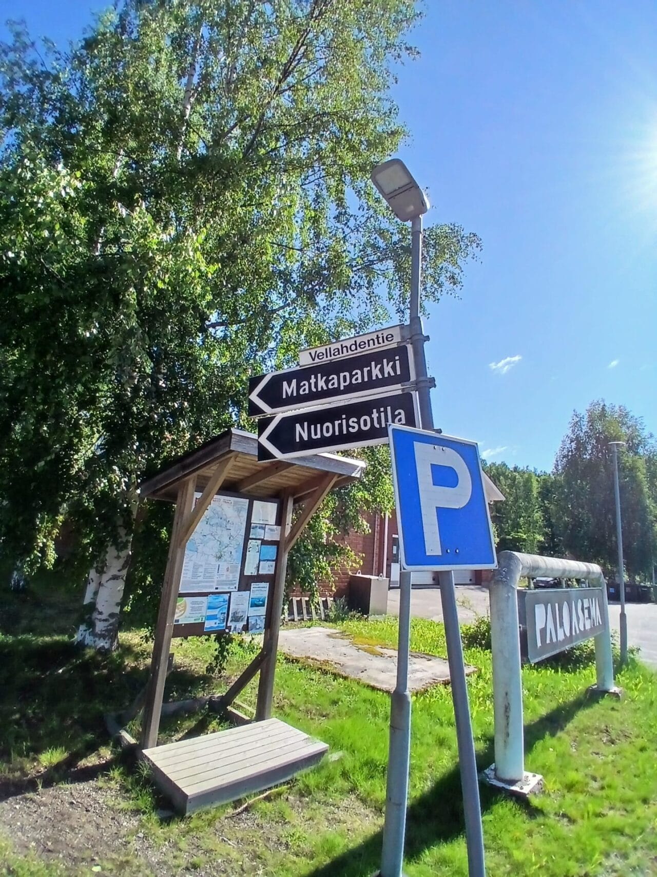 Opastekyltti matkaparkkiin
