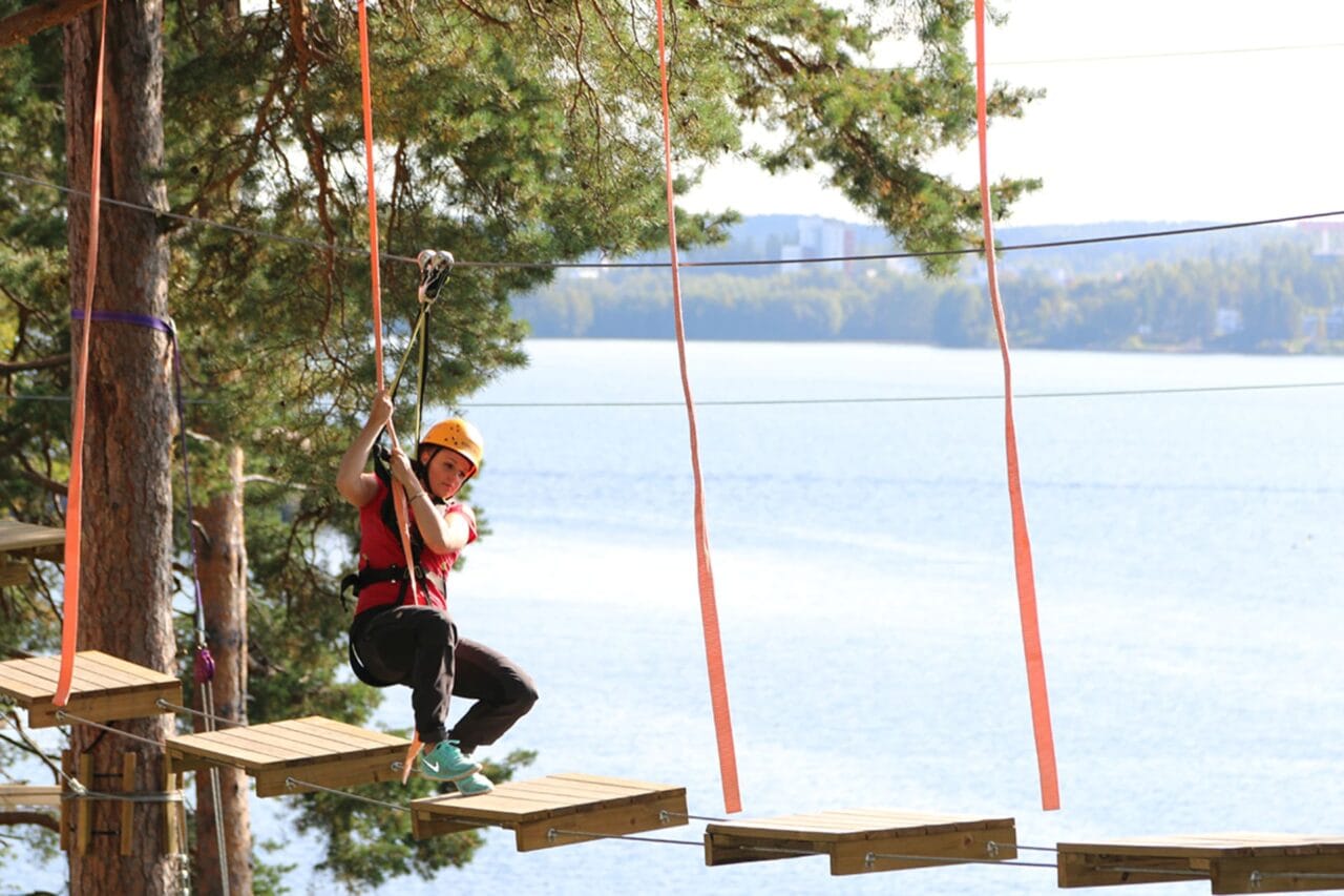 Kiipeilijä Flowpark Varalassa
