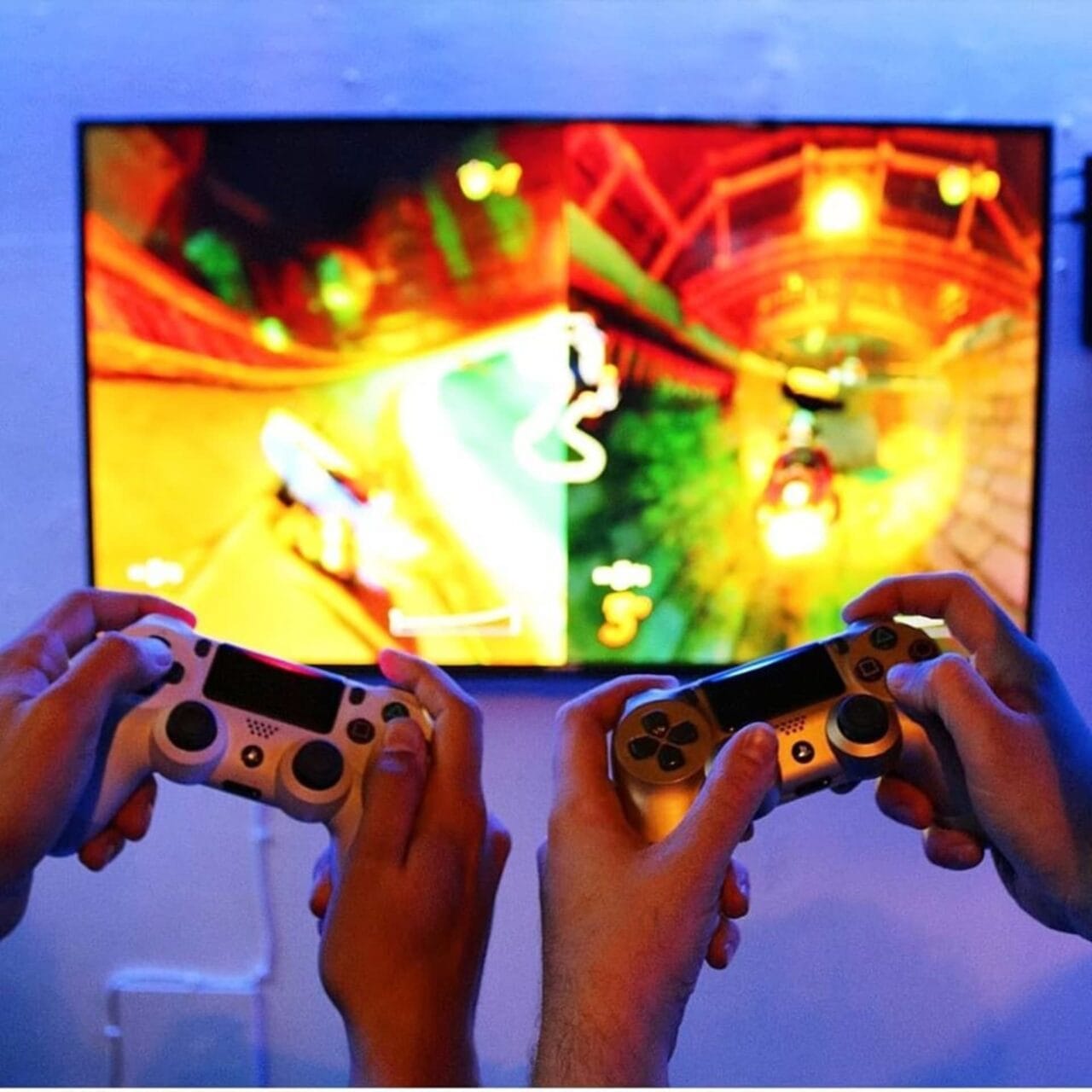Two gamers in front of the screen