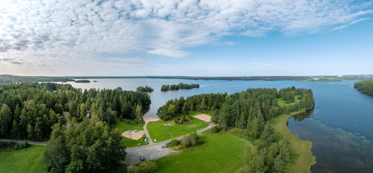 Ilmakuva Reipin uimarannasta.