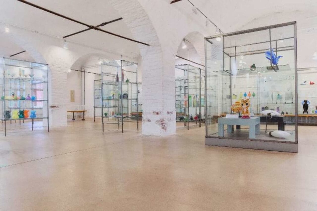 Lasimuseo Prykärin perusnäyttely