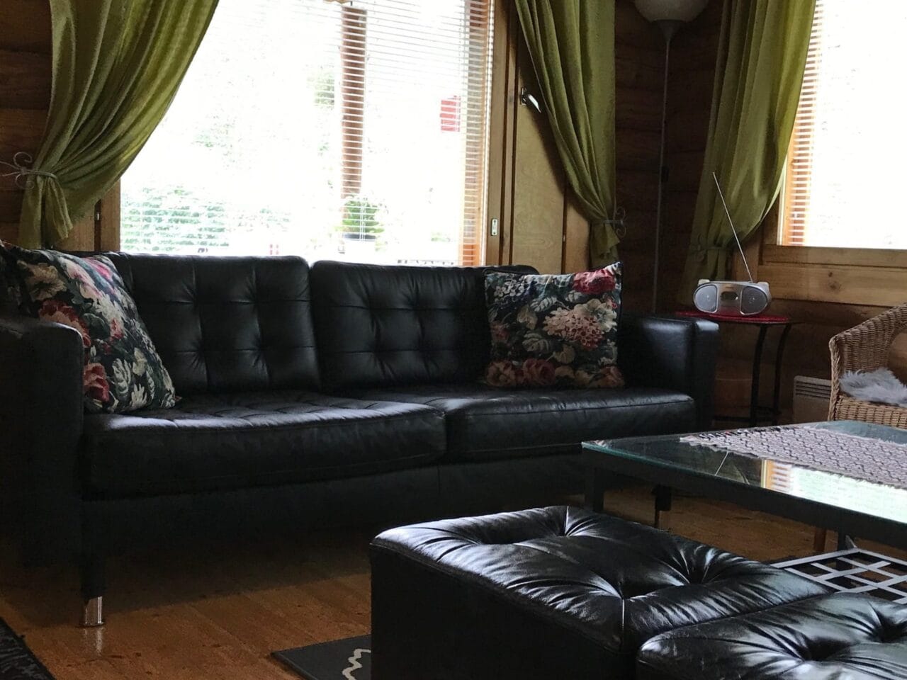 Kultakartano cottage inside.