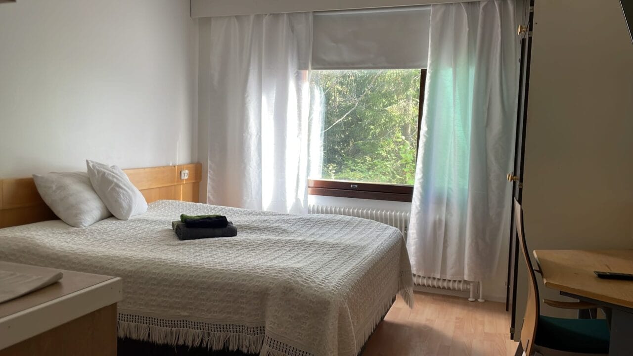 2 hengen huone