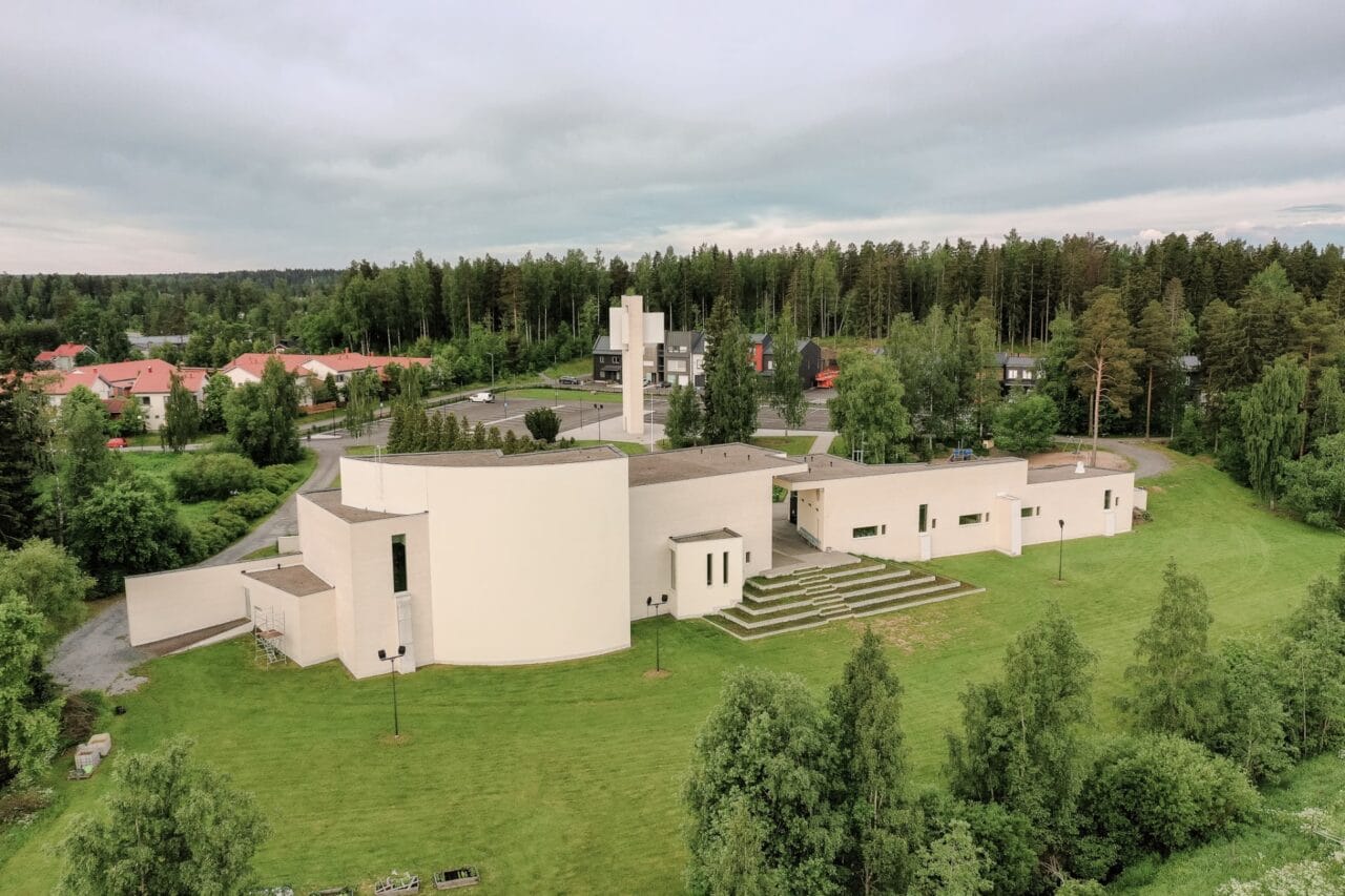 Pirkkalan kirkko ilmakuvassa