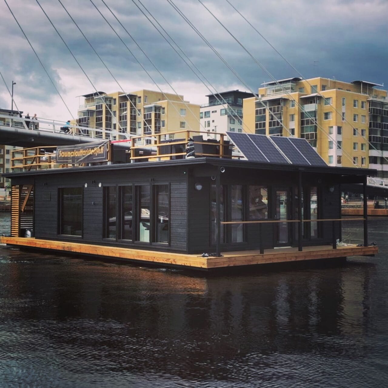 Saunalautta rannassa
