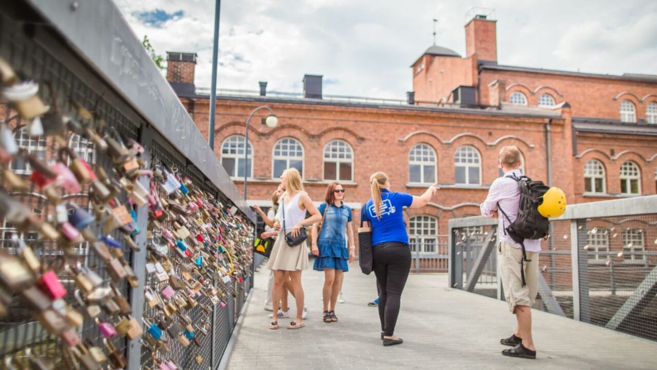 Opastettu kävelykierros Tampereella