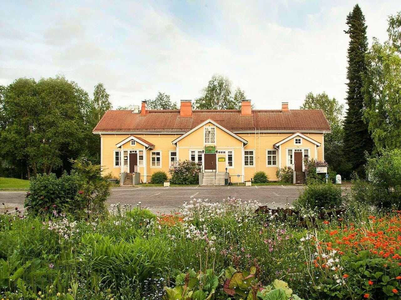 Beautifully renovated school building originally built in 1875