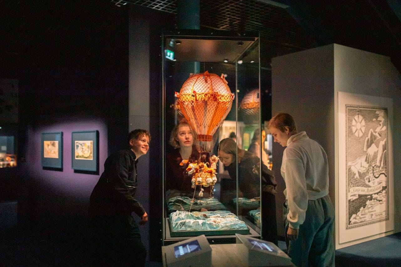 Young people looking at a Moomin tableaux.
