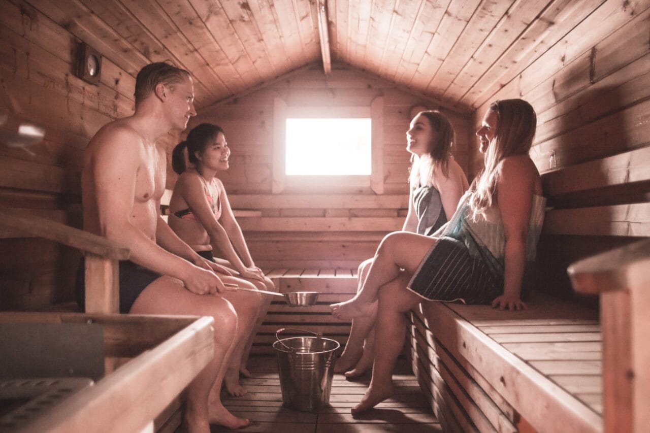 Iso sauna sisältä