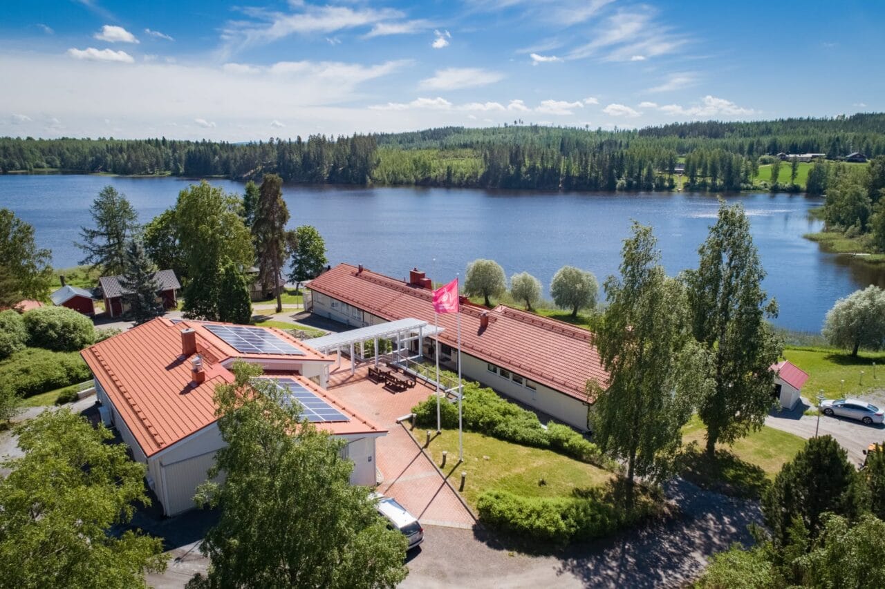 Ilmakuva Päiväkummun alueesta Längelmäveden rannalla Orivedellä
